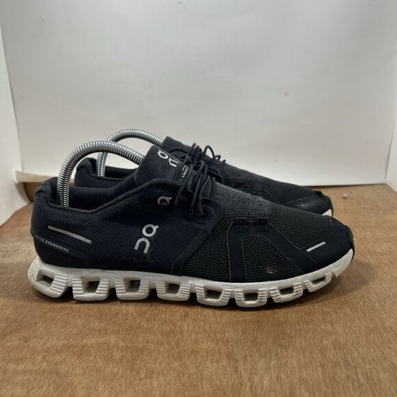 On Cloud 5 Womens Black And White Size 9 Athletic Running Shoes 59.98904 - Picture 1 of 11